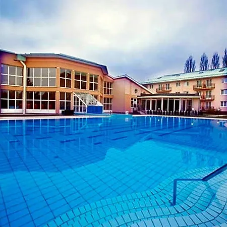 Europa Fit 4*